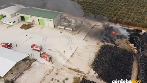 Vista a&eacute;rea del incendio de Puente Genil