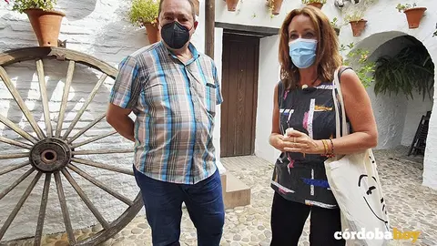 Emeterio Gavil&aacute;n  y Mari&aacute;n Aguilar en la presenciaci&oacute;n del ciclo Flamenco entre las Flores