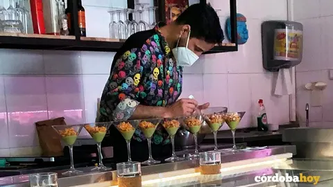 Lorenzo Rodr&iacute;guez, de A Mortero, 3, en pleno proceso creativo