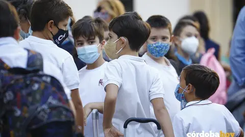 Menores en el primer d&iacute;a de la vuelta al cole