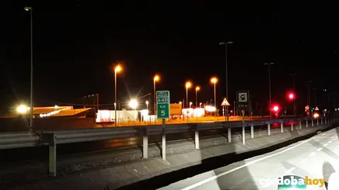 Imagen tomada por los vecinos de la zona del alumbrado apagado en el kil&oacute;metro 5 de la carretera