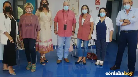 Las ediles del PSOE Isabel Ambrosio y Alicia Moya en una reuni&oacute;n con representantes de colectivos que trabajan con discapacitados