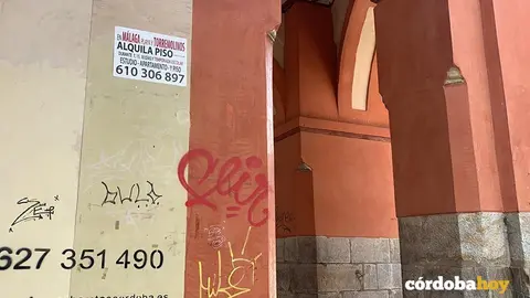 Estado de algunos arcos de entrada a La Corredera