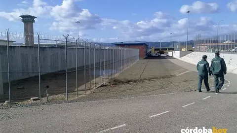 Agentes de la Guardia Civil en la Prisi&oacute;n de C&oacute;rdoba, en una imagen de archivo