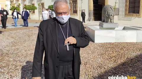 El obispo de C&oacute;rdoba, Demetrio Fern&aacute;ndez, en el Palacio Episcopal
