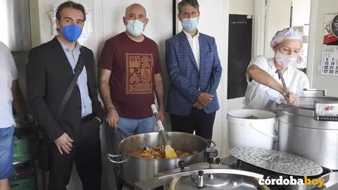 Visita a la cocina del comedor social Trinitario. FUNDACI&Oacute;N CAJASUR