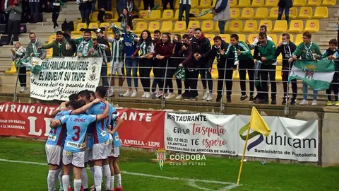 Celebraci&oacute;n del gol de Simo en Lepe