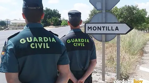 Efectivos de la Guardia Civil en Montilla