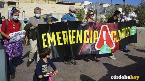 Participantes en la manifestaci&oacute;n de la Plataforma Rebeli&oacute;n por el Clima C&oacute;rdoba