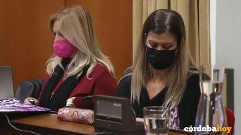 Cristina Pedrajas y Mercedes Mu&ntilde;oz en el Pleno de noviembre de 2021