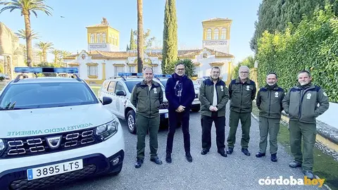 Entrega de los veh&iacute;culos a los agengtes de Medio Ambiente