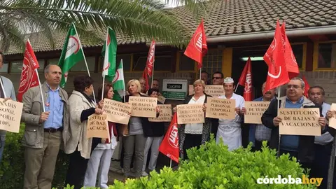 Imagen de archivo de una protesta de UGT en le Residencia Parque Figueroa de C&oacute;rdoba