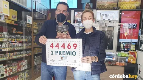 Miguel &Aacute;ngel y Mar&iacute;a Jos&eacute; con el segundo premio de El Ni&ntilde;o