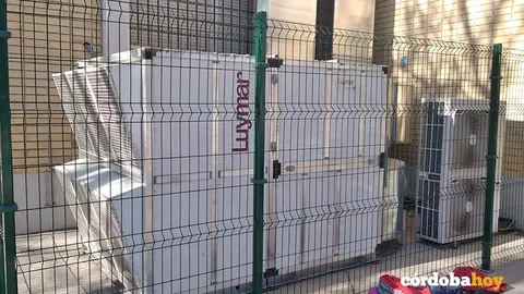 Una de las m&aacute;quinas de climatizaci&oacute;n en uno de los centros escolares de la capital