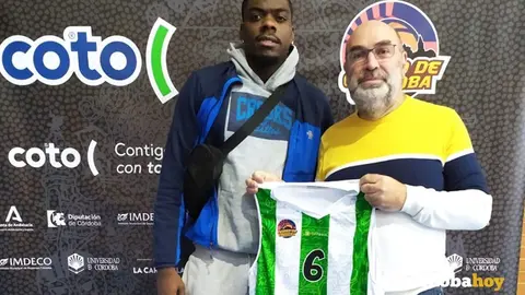 Xavier Tirrel Newson y Pepe Palacios dn la presentaci&oacute;n del nuevo jugador