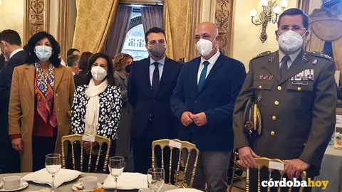 &ordm;Margarita Robles (segunda por la izquierda), esta ma&ntilde;ana en C&oacute;rdoba