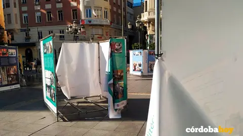 Actos vand&aacute;licos contra la exposicion de la UCO en Las Tendillas