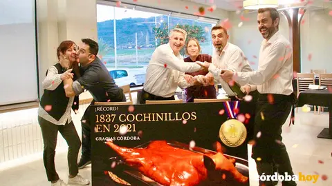 Celebraci&oacute;n en el Restaurante Brote del r&eacute;cord de cochinillos