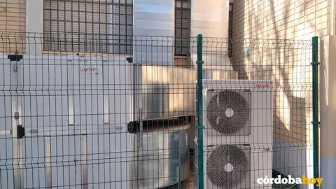 Una de las m&aacute;quinas de climatizaci&oacute;n en uno de los centros escolares de la capital, en una imagen de archivo
