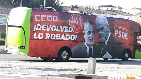 El autob&uacute;s de Vox en Ronda de El Marrubial
