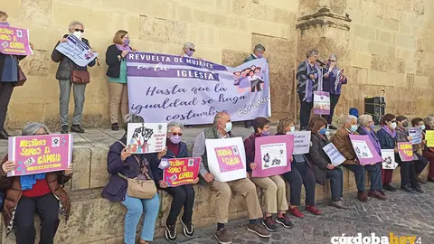 El colectivo Mujeres Cristianas protesta en la Mezquita-Catedral de C&oacute;rdoba
