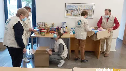 Voluntarios del Colegio de Enfermer&iacute;a recogen ayuda humanitaria para Ucrania