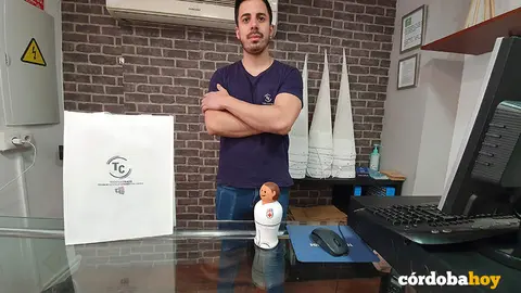 Alejandro Velardo, de la tienda Todo Cofrade