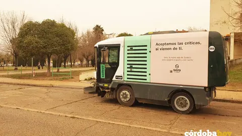 Actuaci&oacute;n de Sadeco contra el barro esta ma&ntilde;ana en el barrio del Guadalquivir
