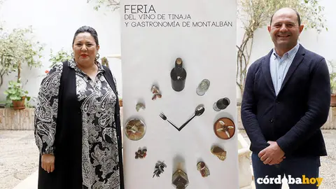 Lola Amo y Miguel Ruz en la presentaci&oacute;n de la VIII Feria del Vino de Tinaja y Gastronom&iacute;a de Montalb&aacute;n