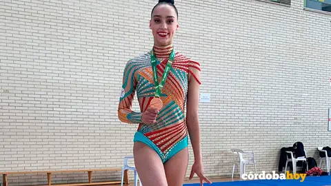 Noa &Aacute;mber &Aacute;lbvarez muestra su bronce conseguido en Valencia