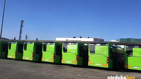 Autobuses en las cocheras de Aucorsa