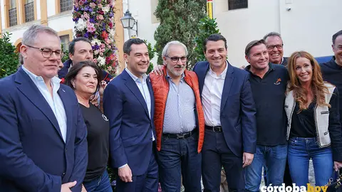Juanma Moreno cruces