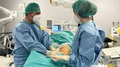 El doctor S&aacute;nchez Maestre en quir&oacute;fano