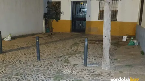 Efectos del botell&oacute;n en la calle Cristo, cerca de San Lorenzo FOTO C&Oacute;RDOBA DENUNCIA