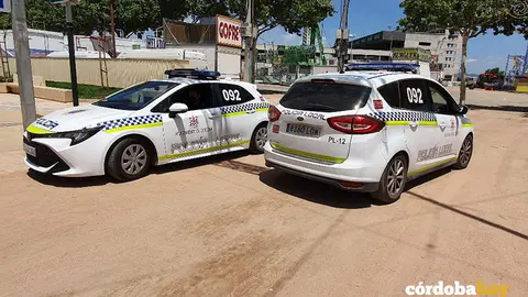 Veh&iacute;culos de la Polic&iacute;a Local en la Feria de C&oacute;rdoba, en una imagen de archivo