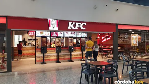 Apertura del restaurante KFC (Kentucky Fried Chicken) en el centro comercial El Arc&aacute;ngel