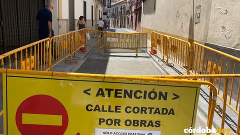 Socav&oacute;n ya arreglado en la calle Alfaros