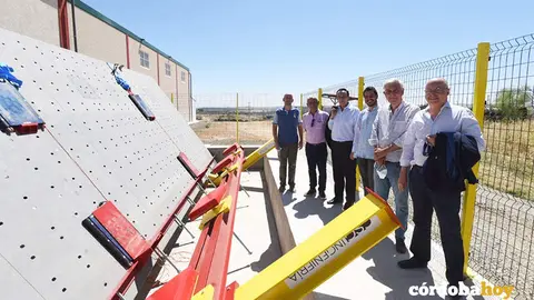 La infraestructura de la UCO para realizar ensayos de vuelco de veh&iacute;culos de grandes dimensiones en condiciones est&aacute;ticas en el Campus de Rabanales
