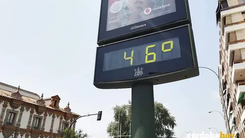 Los 46 grados en un term&oacute;metro del Centro de la capital cordobesa