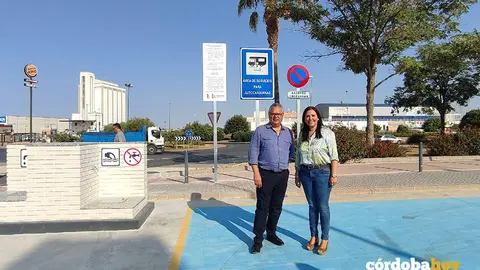 Esteban Morales y Ana Mar&iacute;a Carrillo en el nuevo aparcamiento