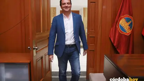 Llegada del alcalde, Jos&eacute; Mar&iacute;a Bellido al Ayuntamiento tras las vacaciones