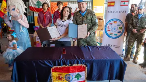 Entrega de material en L&iacute;bano