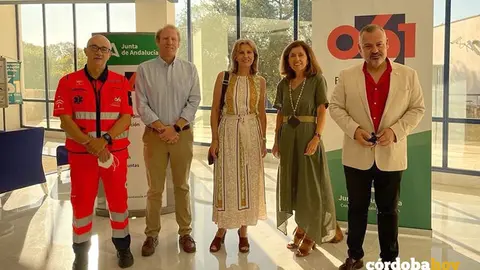 La delegada de Salud y Consumo, Mar&iacute;a Jes&uacute;s Botella (segunda por la derecha), en la inauguraci&oacute;n del curso del 061 a Futuro Singular