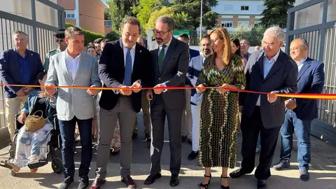 El delegado del Gobierno andaluz en C&oacute;rdoba, Adolfo Molina (centro), en la inauguraci&oacute;n de AgroPriego