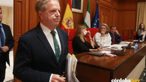 Salvador Fuentes entra en el Pleno FOTO RAFA MELLADO SENIOR