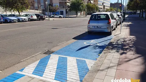 Aparcamiento reservado para discapacidad f&iacute;sica en C&oacute;rdoba, en una imagen de archivo