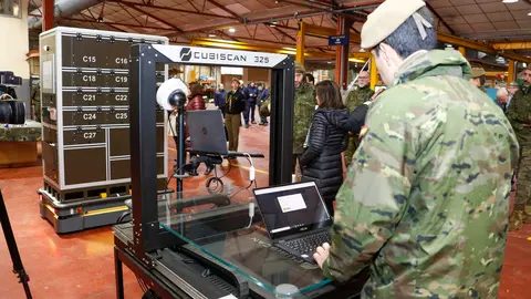Margarita Robles en Centro de
Mantenimiento de Sistemas Acorazados