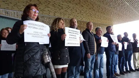 Concentraci&oacute;n de miebros de la junta de personal de Justicia