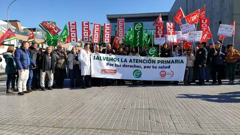Concentraci&oacute;n sindical ante el Carlos Castilla del Pino