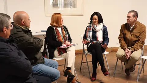Rafi Cresp&iacute;n y Esperanza Caro de la Barrera con m&eacute;dicos palme&ntilde;os